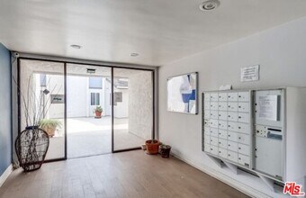 5252 Coldwater Canyon Ave in Los Angeles, CA - Building Photo - Building Photo