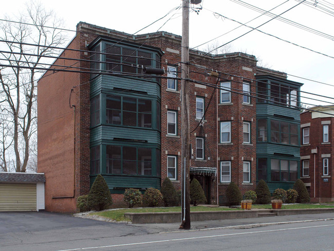 882 Main St in Holyoke, MA - Foto de edificio - Building Photo