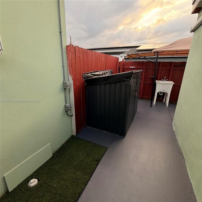 6524 Wiley St-Unit -B in Hollywood, FL - Building Photo - Building Photo