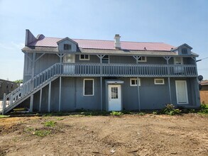 106 W Comanche Ave in Shabbona, IL - Foto de edificio - Building Photo