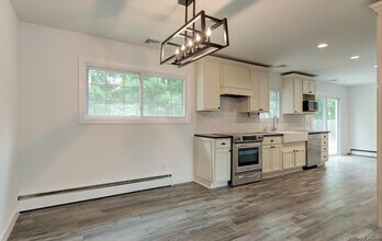 20 Arcadia Dr in Dix Hills, NY - Building Photo - Building Photo