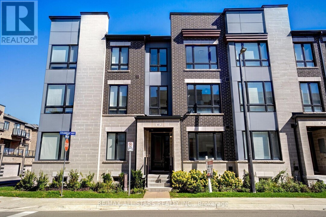 41 Steamboat Wy in Whitby, ON - Building Photo