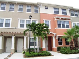 883 Millbrae Ct in West Palm Beach, FL - Building Photo