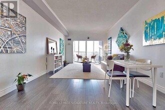 5 Concorde Pl in Toronto, ON - Building Photo - Building Photo