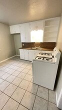 350 E Cottonwood Ave in Enid, OK - Building Photo - Building Photo