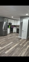 1100 Queen St E in Toronto, ON - Building Photo - Building Photo