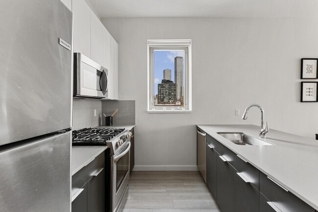 75 Jordan Ave-Unit -205 in Jersey City, NJ - Foto de edificio - Building Photo