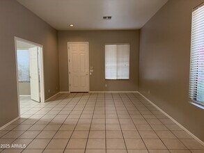 231 E Krista Way in Tempe, AZ - Foto de edificio - Building Photo