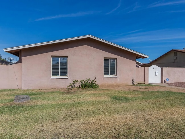 property at 2348 W Laurel Ln