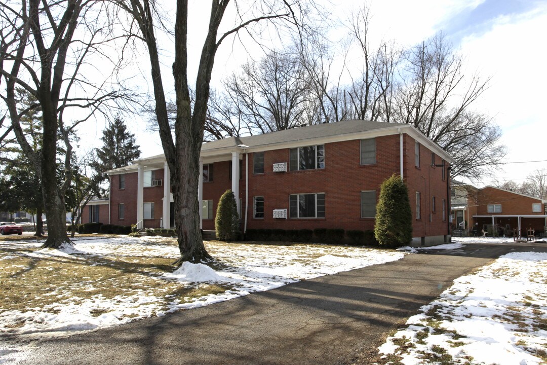 100 Sage Rd in Louisville, KY - Building Photo