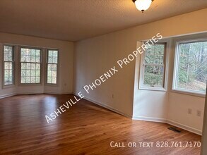 22 Shackleford Dr in Asheville, NC - Building Photo - Building Photo