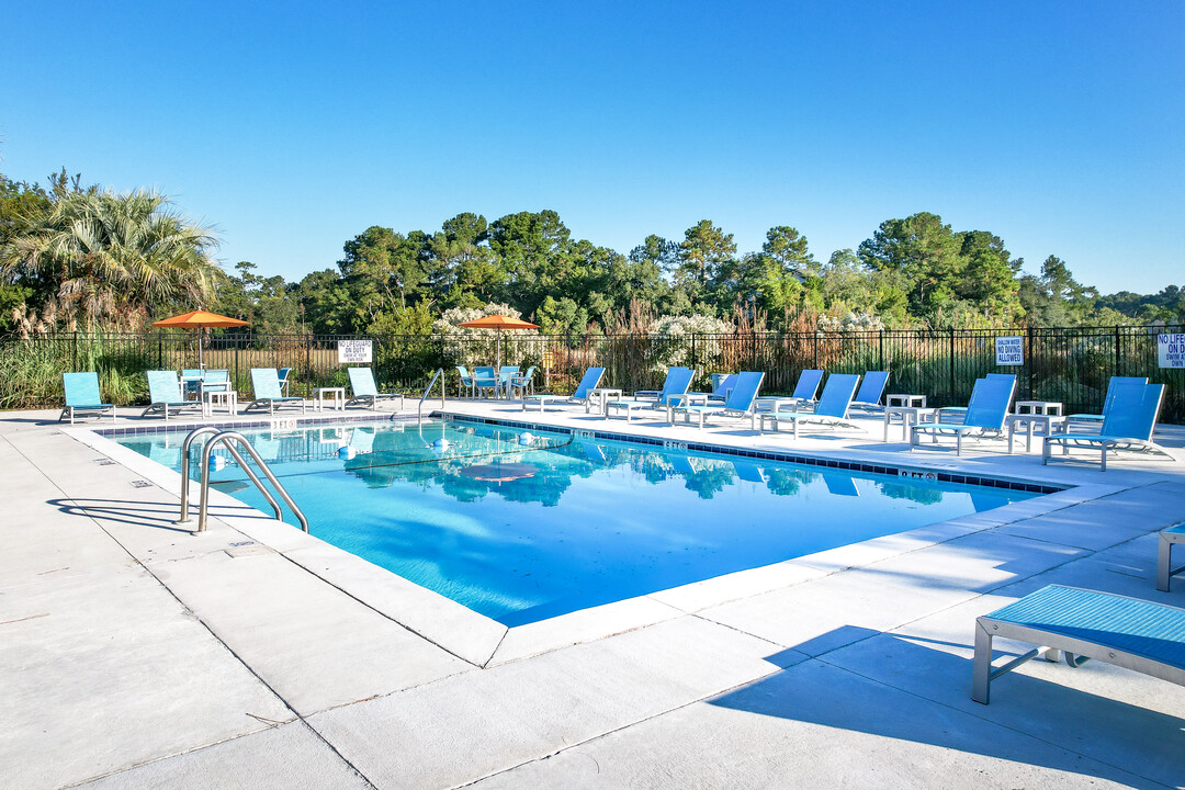 Planters Trace Apartment Homes in Charleston, SC - Building Photo