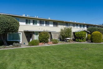 San Rafael Manor in San Rafael, CA - Building Photo - Building Photo