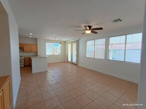 7918 Mustang Canyon St in Las Vegas, NV - Foto de edificio - Building Photo