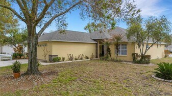 654 Lake Clark Pl in Lakeland, FL - Building Photo