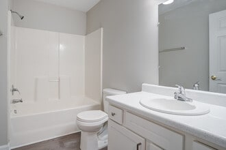 Colonial Village in Lincolnton, NC - Foto de edificio - Building Photo