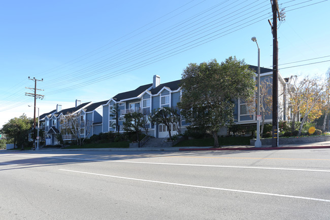 Encino Gardens Apartments in Encino, CA - Building Photo - Building Photo