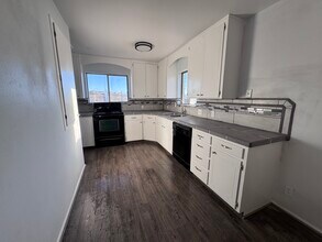 374 Village Way in Washington, UT - Foto de edificio - Building Photo