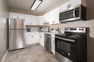 Westover Pointe in Wilmington, DE - Building Photo - Building Photo