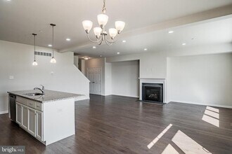 36 S Tompkins Square in Downingtown, PA - Building Photo - Building Photo