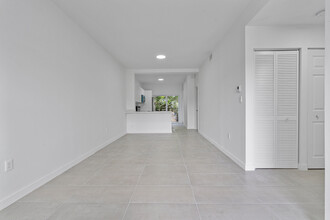 Avondale Parkside in Pompano Beach, FL - Building Photo - Interior Photo