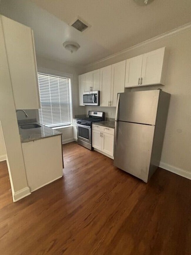 property at 1654 W Wallen Ave