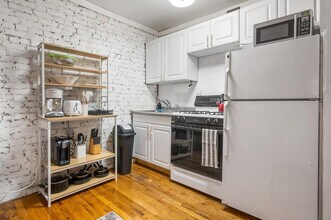 341 W 30th St in New York, NY - Building Photo - Building Photo