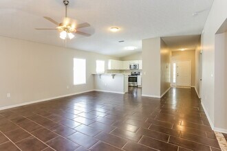 536 Chancellor Dr E in Jacksonville, FL - Foto de edificio - Building Photo