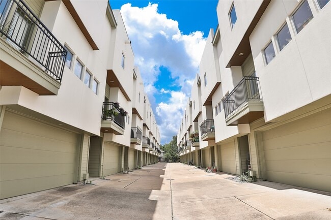 4706 Austin St in Houston, TX - Building Photo - Building Photo