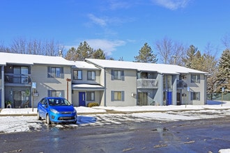 Clairewood Apartments in St Clair, MI - Foto de edificio - Building Photo