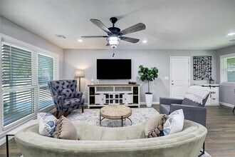 7926 Ridgeview Dr in Houston, TX - Building Photo - Building Photo