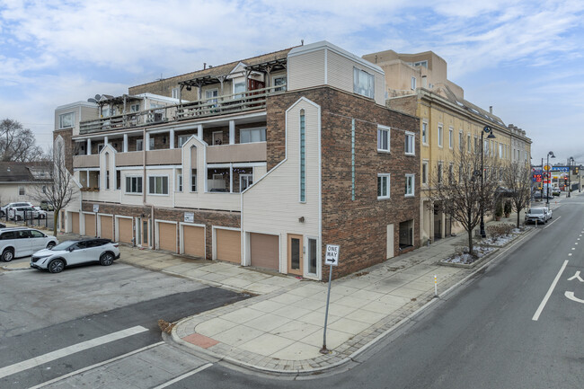 One Atrium Court in Berwyn, IL - Building Photo - Building Photo