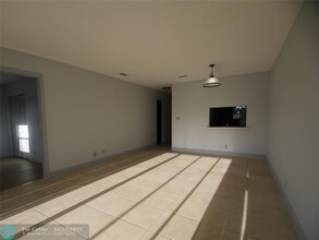 7355 Woodmont Terrace in Tamarac, FL - Building Photo - Building Photo
