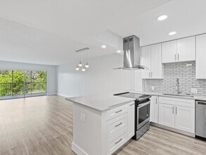 3150 N Palm Aire Dr, Unit 406 in Pompano Beach, FL - Building Photo - Building Photo