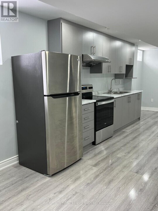 11-11 Daleridge Crescent in Brampton, ON - Building Photo