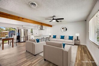 404 E Alexander Ln in Euless, TX - Building Photo - Building Photo