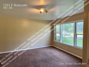 1101 E Highland Ave in Ponca City, OK - Building Photo - Building Photo