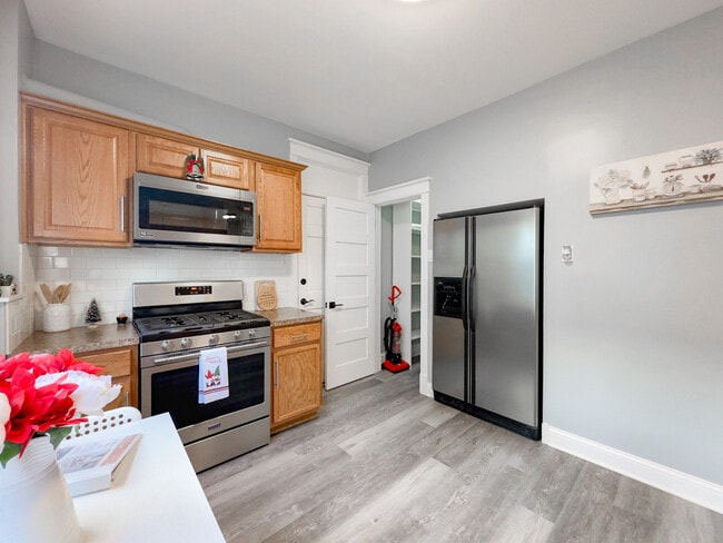 2039 W 23rd St, Unit 3r