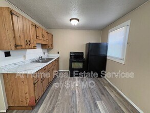 1843-B E Monroe St in Springfield, MO - Foto de edificio - Building Photo