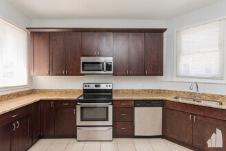 1911 W Chicago Ave in Chicago, IL - Building Photo - Building Photo