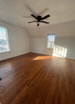 209 E Maple St in Jeffersonville, IN - Building Photo