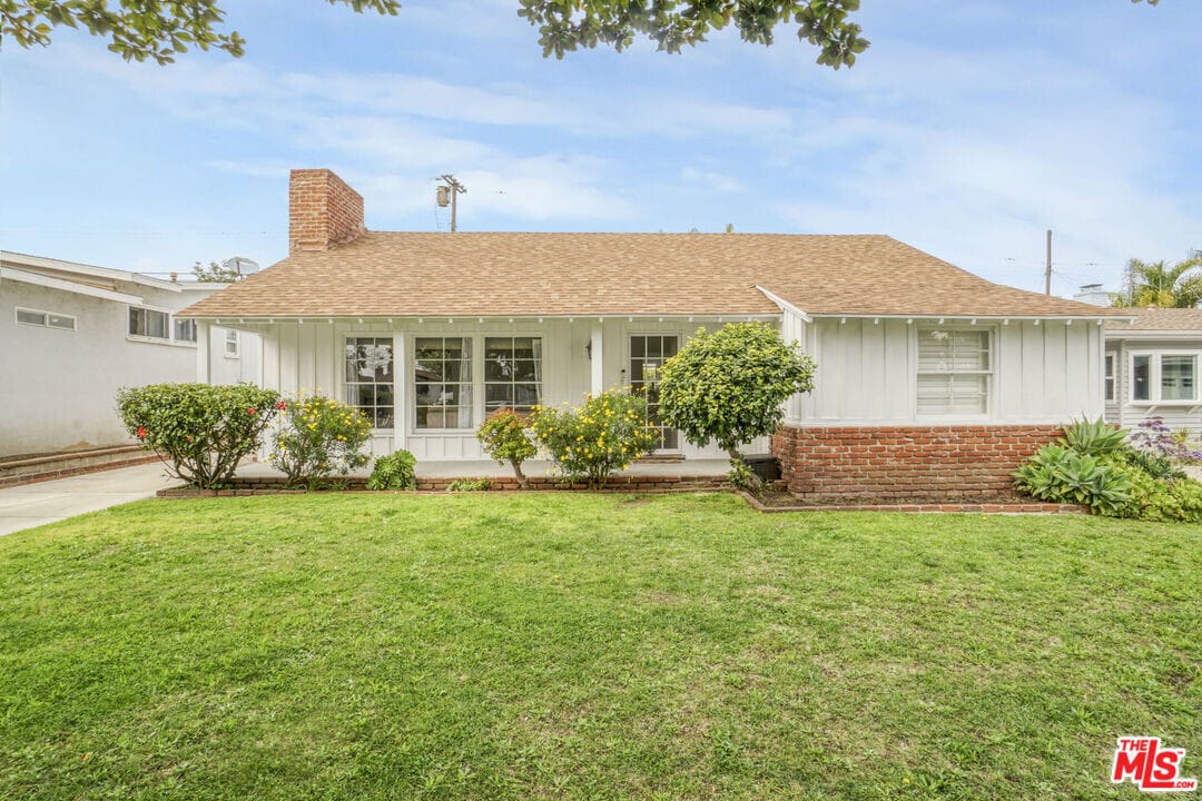 7323 W 90th St in Los Angeles, CA - Building Photo