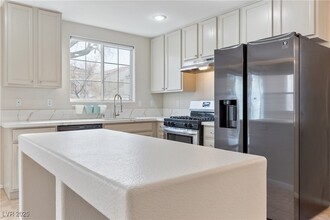 3211 Sunrise Cove Ave, Unit 6303 in North Las Vegas, NV - Building Photo - Building Photo