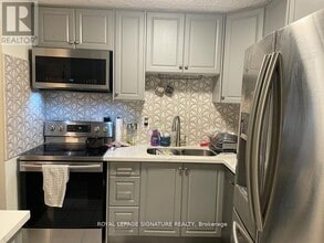 155 Hillcrest Ave in Mississauga, ON - Building Photo - Building Photo