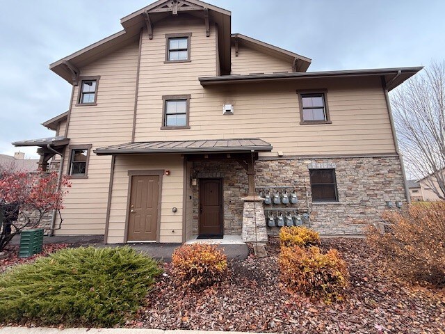 6008 St Moritz Dr in Whitefish, MT - Building Photo