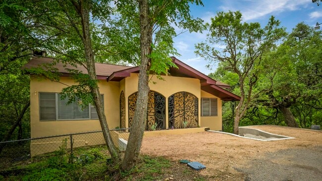 18111 Lakeshore Dr in Helotes, TX - Building Photo - Building Photo