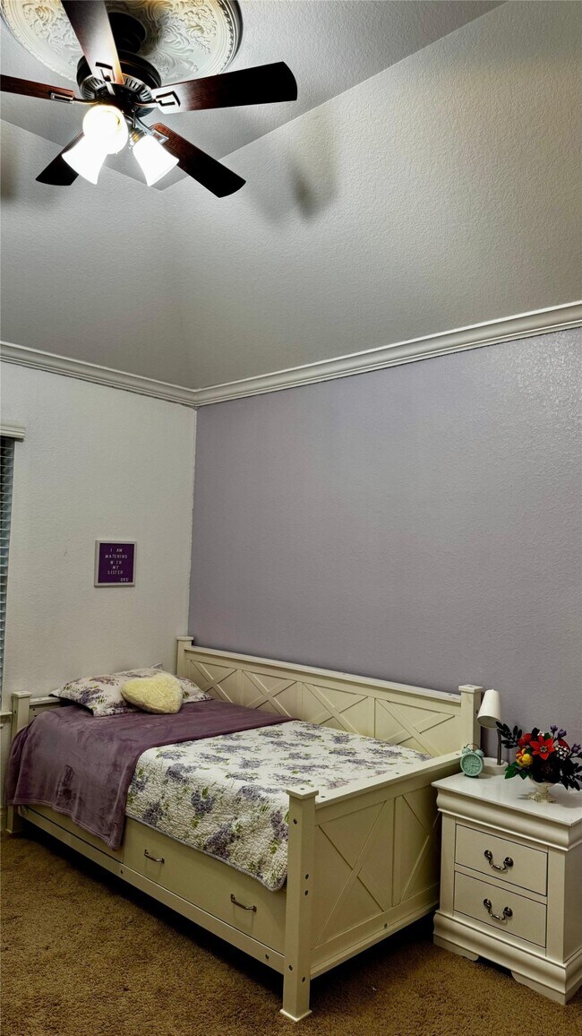 property at 2014 Palmetto Glen Ln