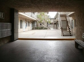 15537 Nordhoff St in Los Angeles, CA - Building Photo - Building Photo