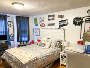 32 Chester St, Unit 3 in Boston, MA - Foto de edificio - Building Photo