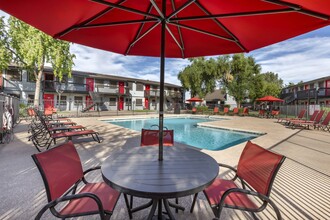 2025 West Apartment Homes in Phoenix, AZ - Building Photo - Building Photo